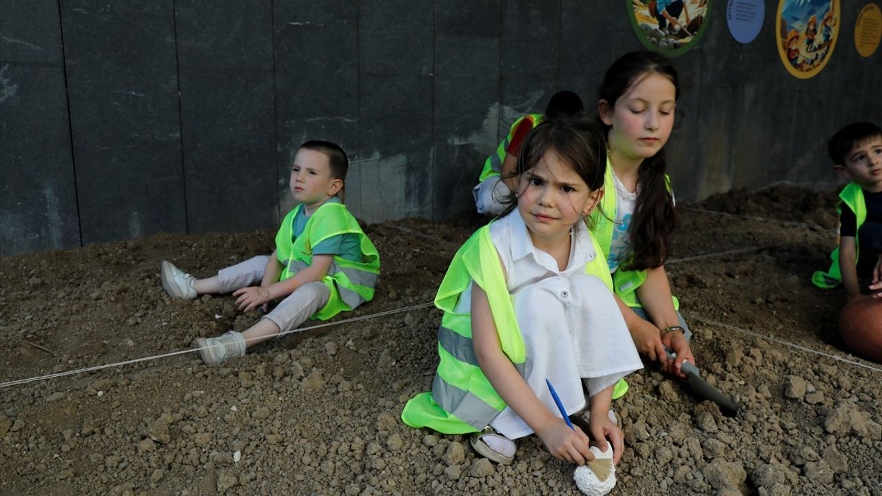 Samsun Kültür Yolu Festivali'nde Miniklerin Arkeolojik Kazı Deneyimi