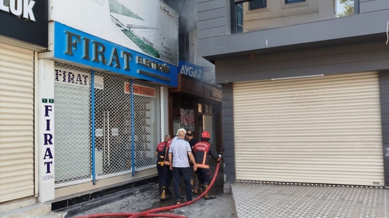 Şanlıurfa'da Havai Fişek Deposunda Yangın Kontrol Altına Alındı