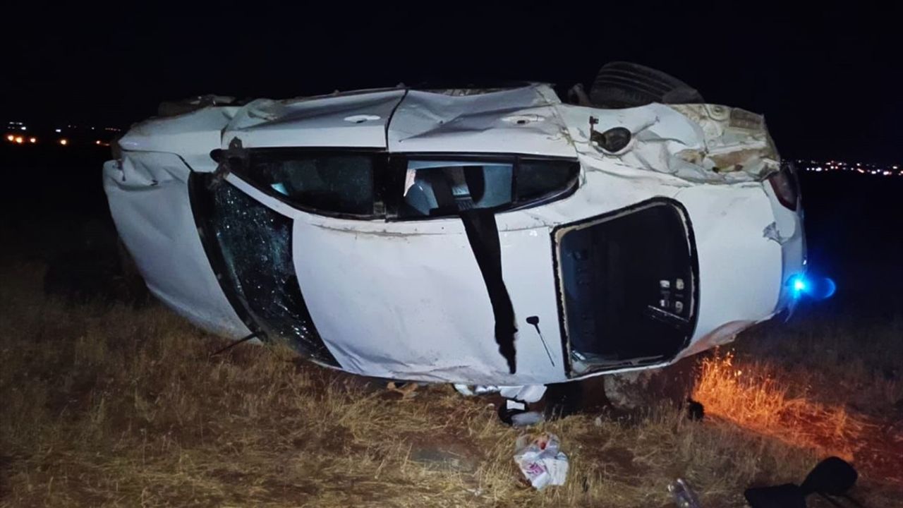 Şanlıurfa'da Otomobil Şarampole Devrildi: 3 Yaralı