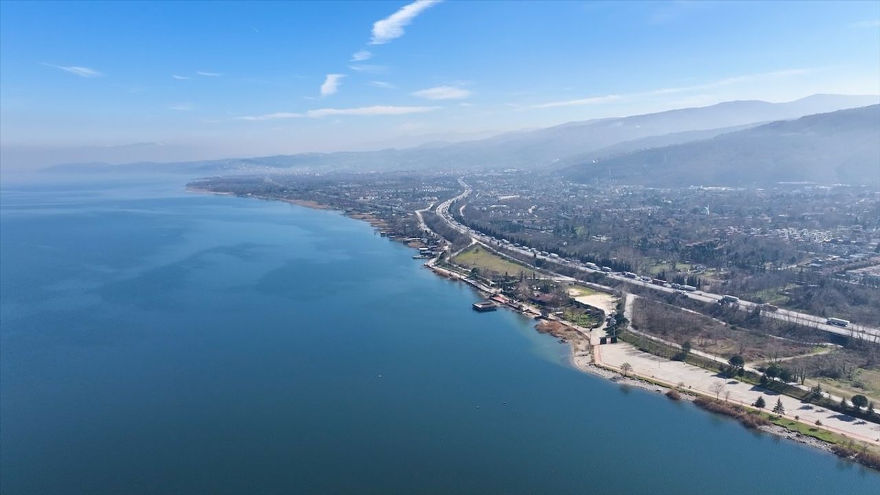 Sapanca Gölü'ndeki Kaçak Yapılar Kaldırılacak