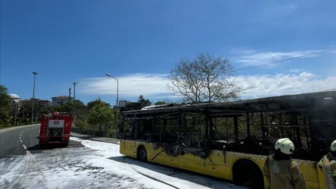 Sarıyer'de İETT Otobüsünde Yangın Çıktı