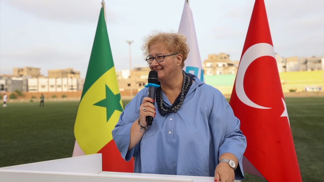 Senegalli Futbolcular Türkiye'de Öğrencilerle Dostluk Maçı Yaptı