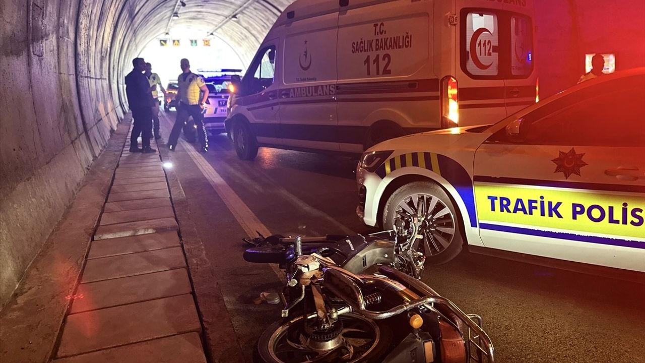 Sinop'ta Motosiklet Altında Kalan Polis Memuru Yaralandı