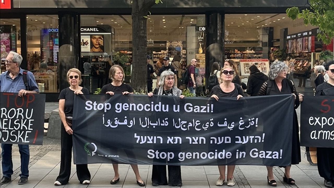 Sırbistan'da Gazze İçin Dayanışma Yürüyüşü