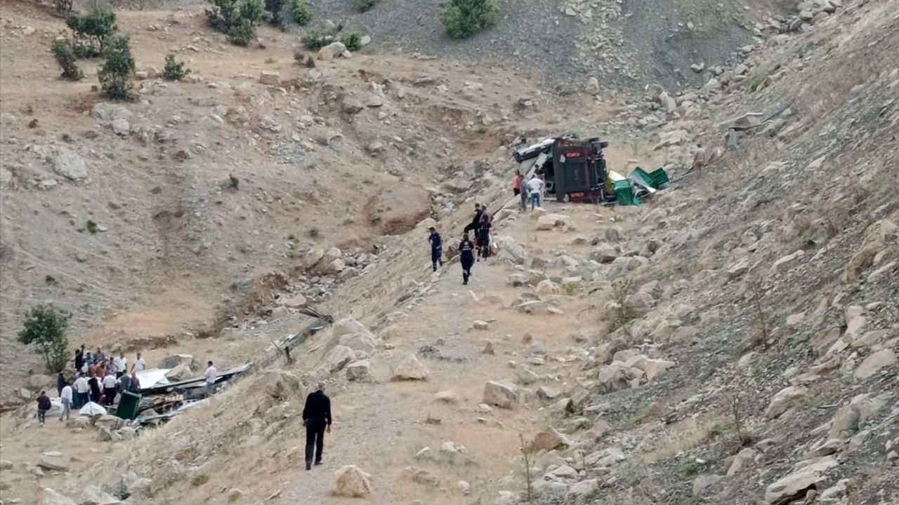 Şırnak'ta Tır Kazası: Sürücü Ağır Yaralandı