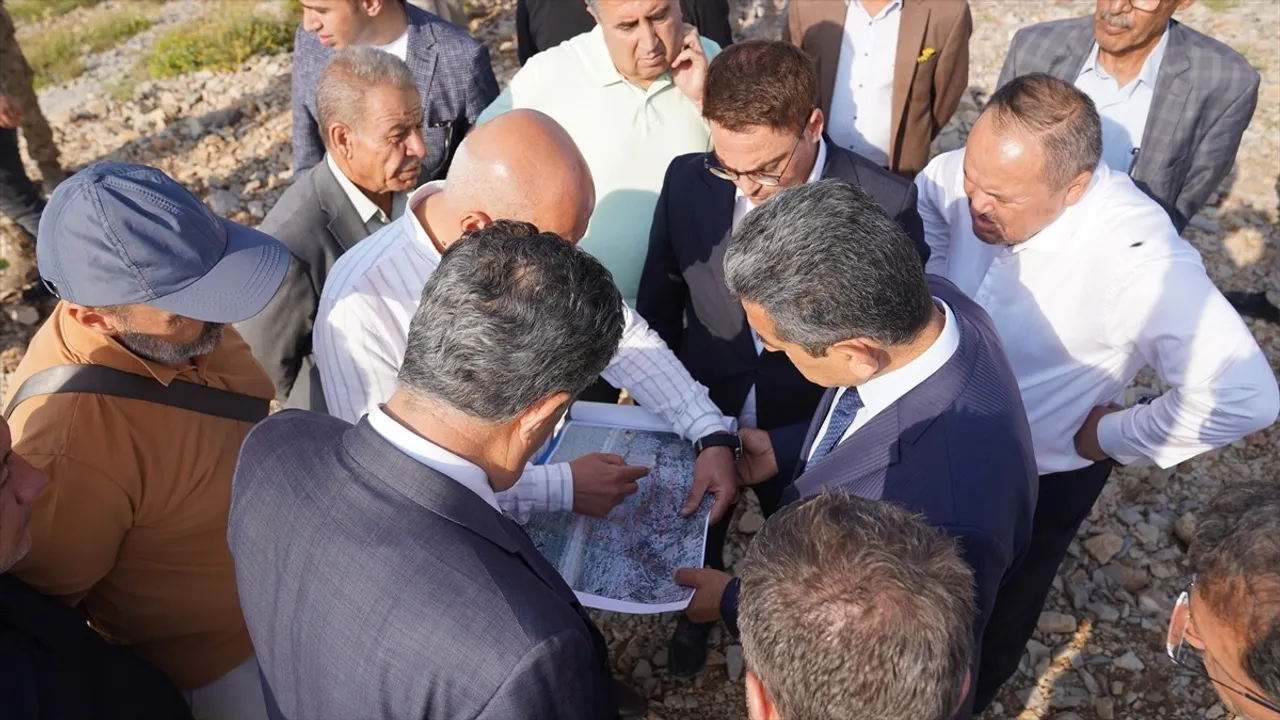 Şırnak Valisi Ekici, Cudi Dağı'nda Camii Projesini İnceledi