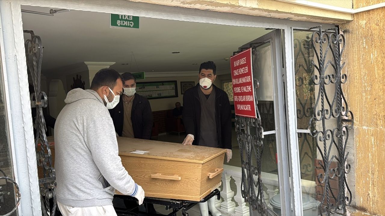 Sivas'ta KKKA Şüphesiyle Tedavi Gören Kadın Hayatını Kaybetti