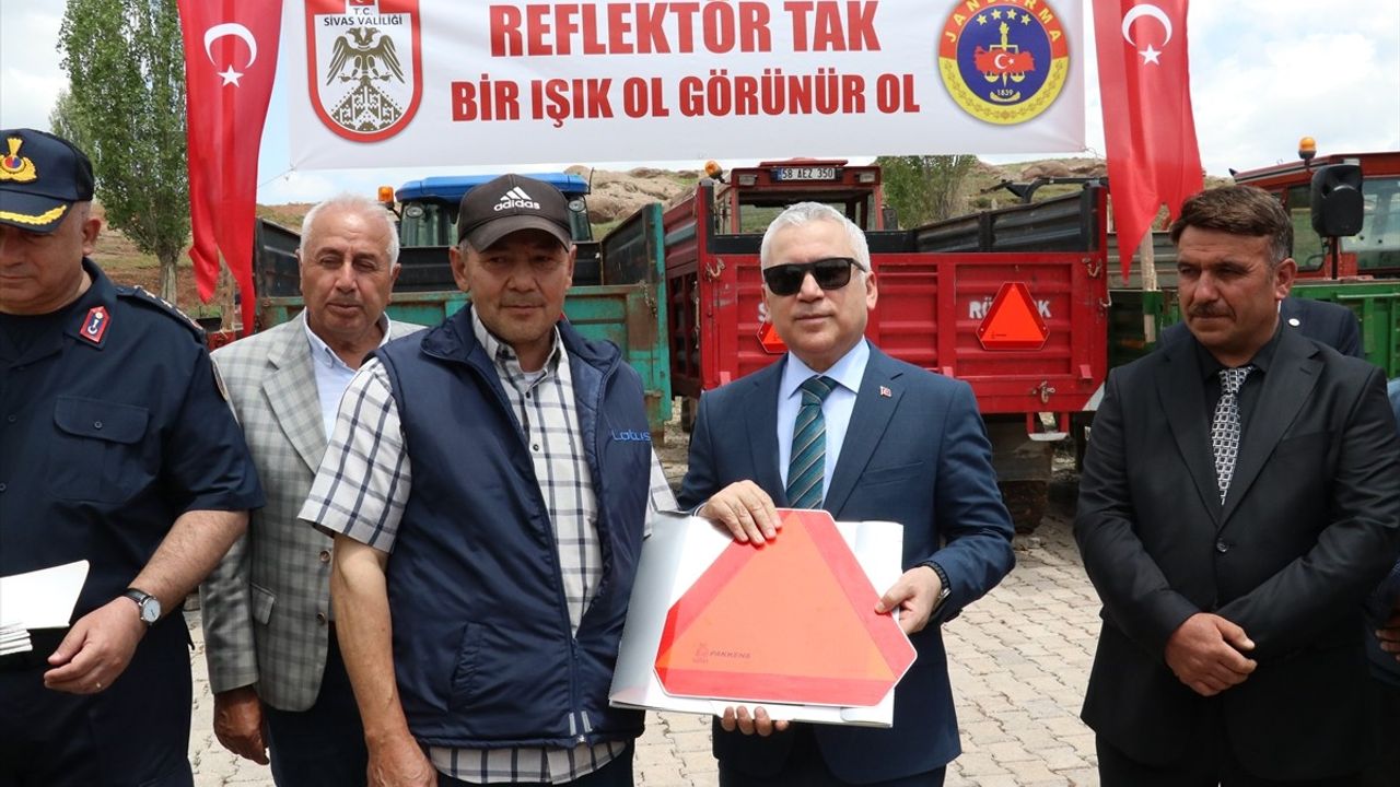 Sivas'ta Reflektör Dağıtım Projesi Uygulandı