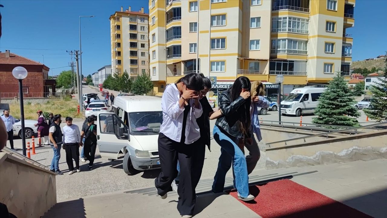 Sivas'ta Uyuşturucu Operasyonu: 8 Şüpheli Yakalandı