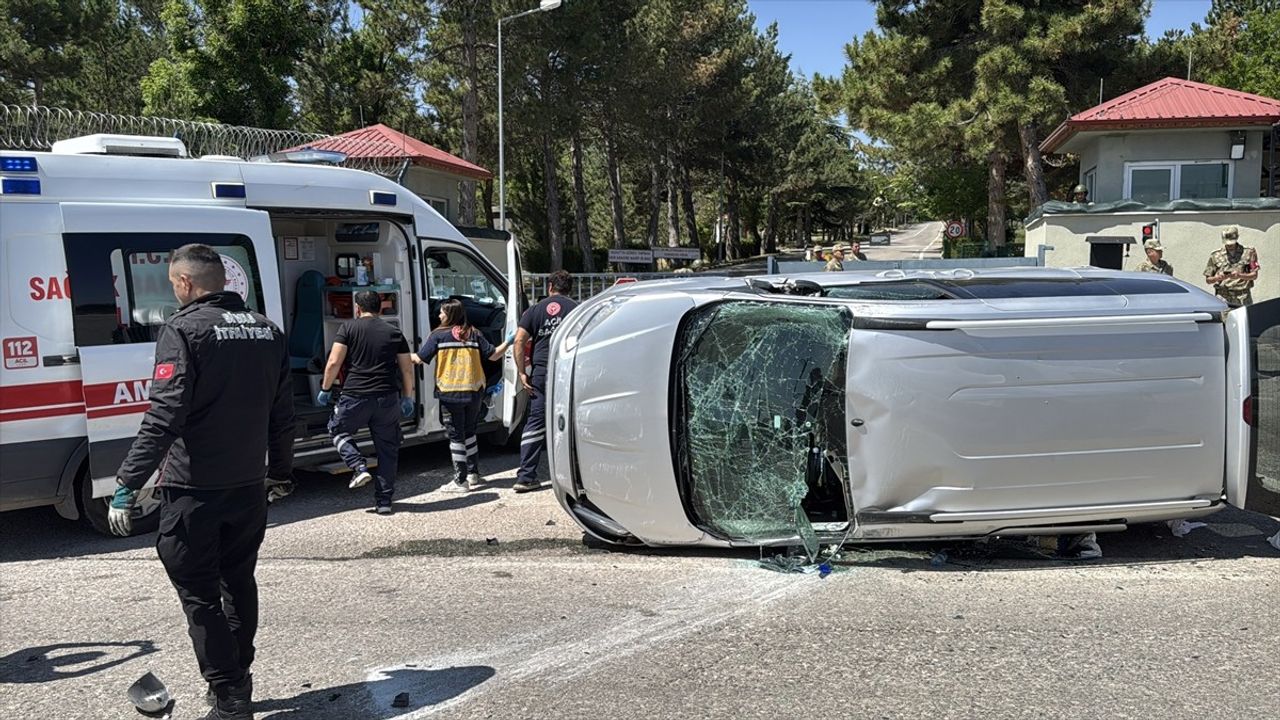 Sivas'taki Trafik Kazasında 4 Yaralı