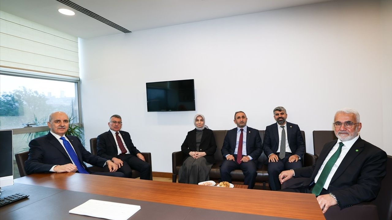 TBMM Başkanı Kurtulmuş, HÜDA PAR Genel Başkanı Yapıcıoğlu ile Görüştü