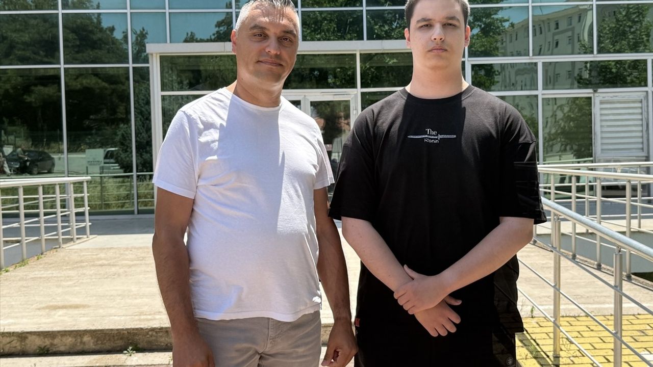 Tekirdağ'da Baba ve Oğul YKS'de Birlikte Ter Döktü