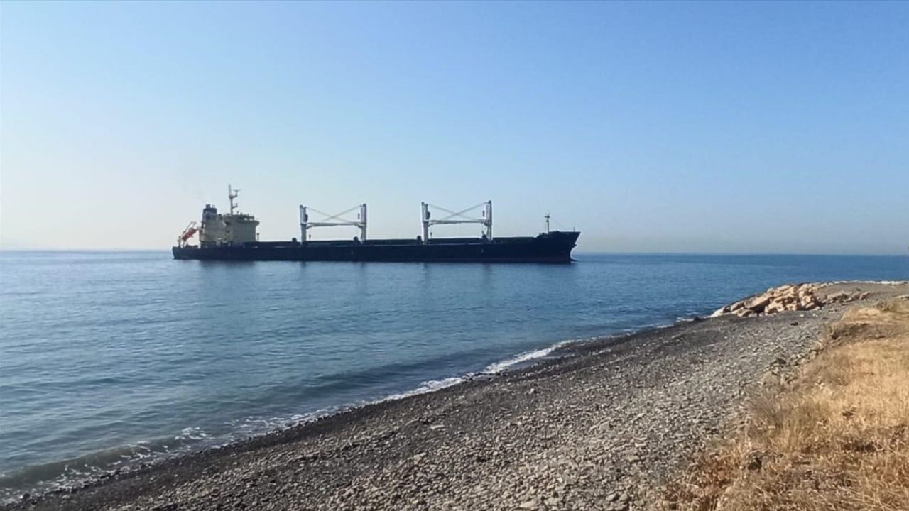Tekirdağ'da Kuru Yük Gemisi Karaya Oturdu