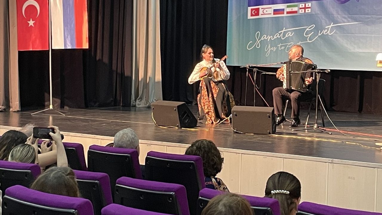 Trabzon'da 15. Uluslararası Sanat Günleri Coşkusu