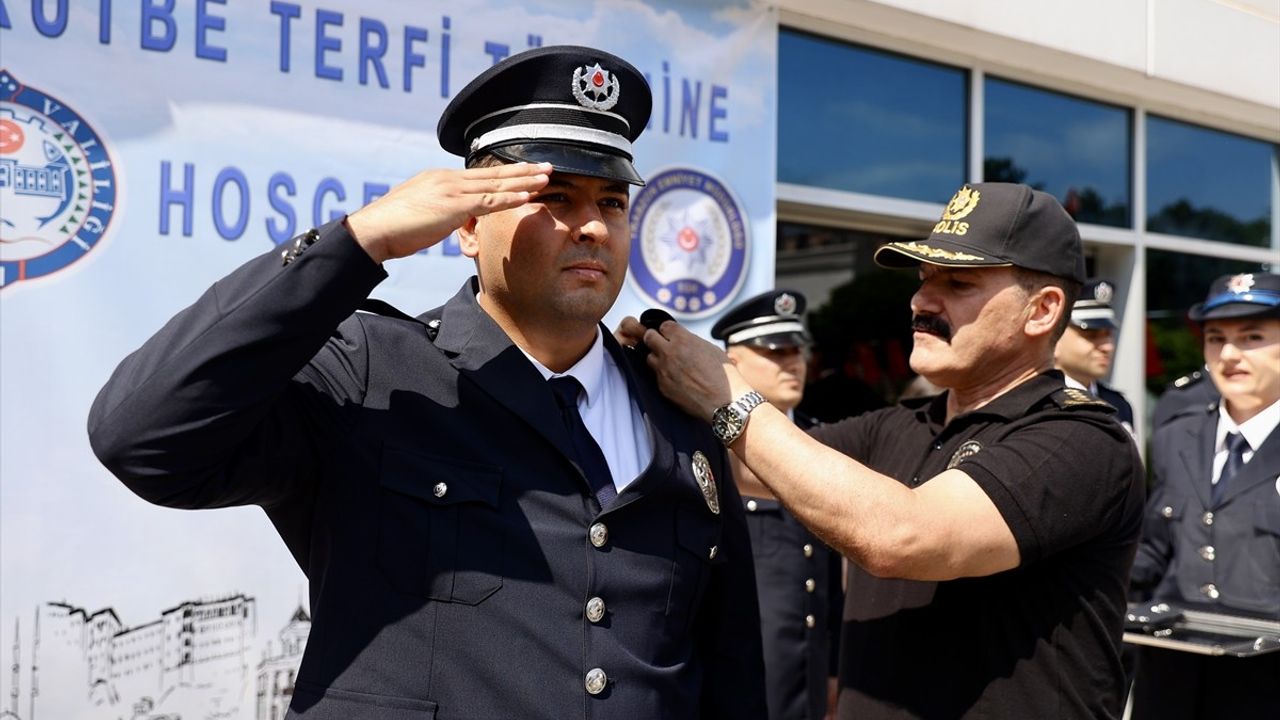 Trabzon'da Emniyet Mensuplarına Rütbe Terfi Töreni Düzenlendi