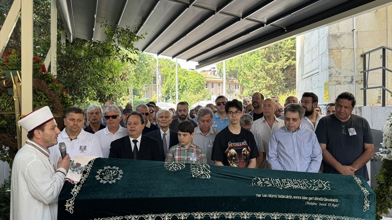 Türk Edebiyatı'nın Duygusal İkonu: Muazzez Akkaya Giray Son Yolculuğuna Uğurlandı