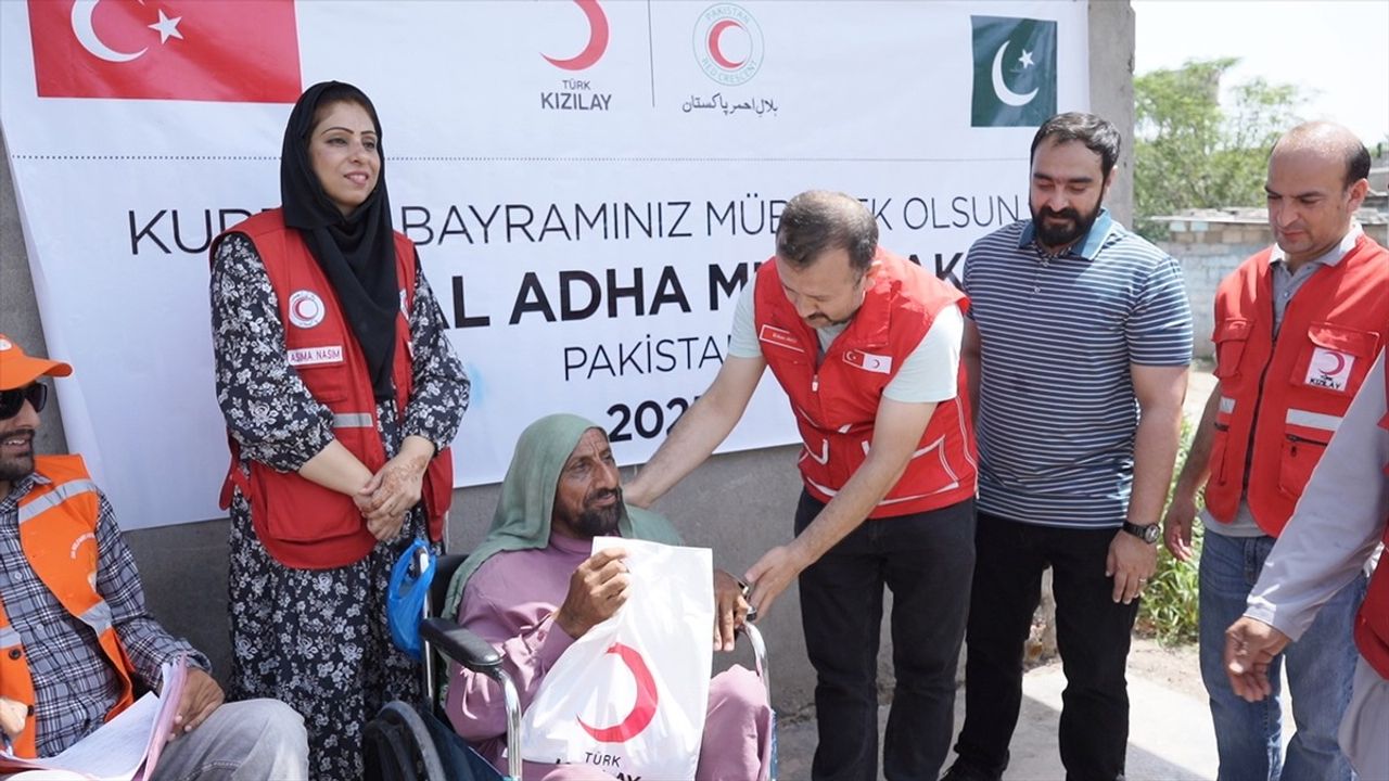 Türk Kızılay, Pakistan'da 300 Ailenin İhtiyacını Karşıladı