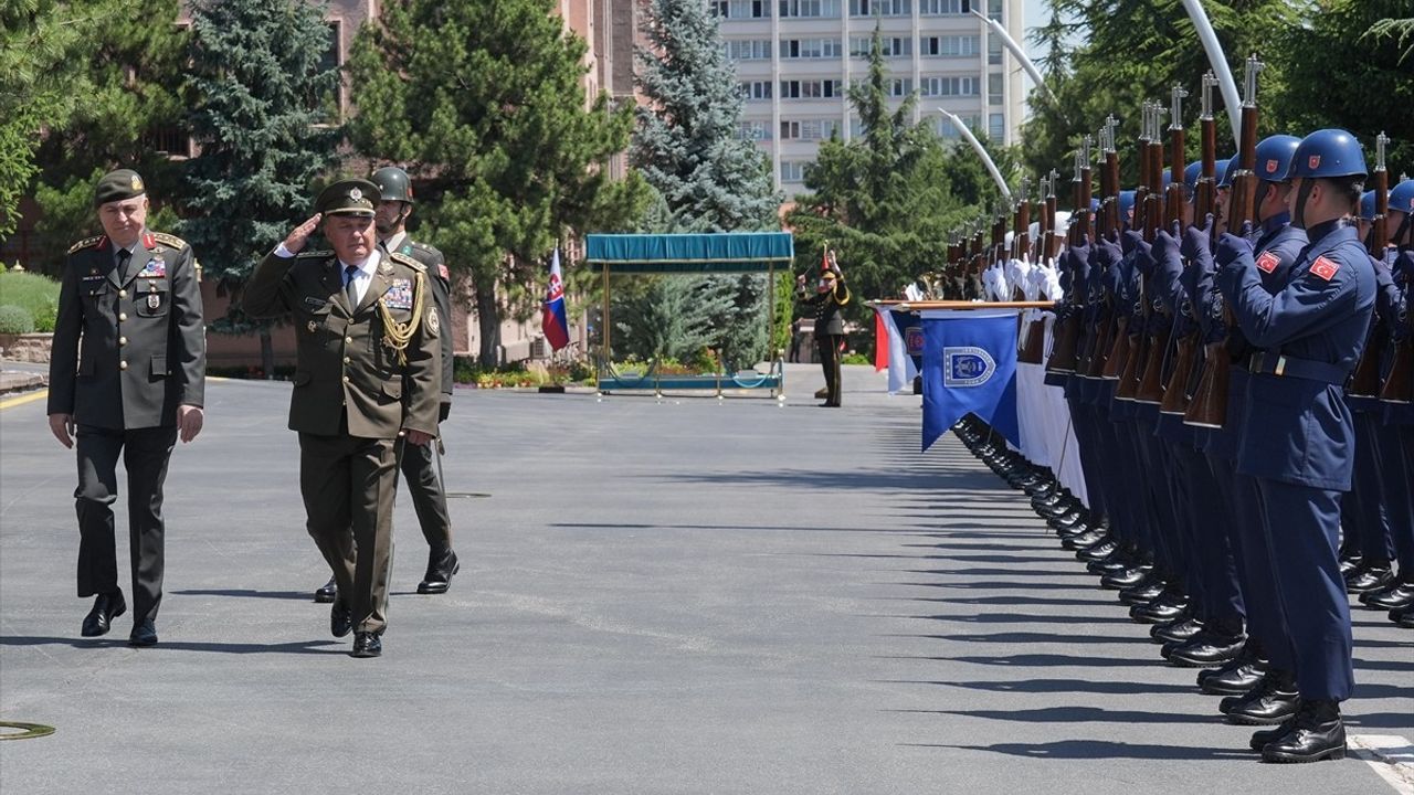Türk ve Slovak Genelkurmay Başkanları Bir Araya Geldi
