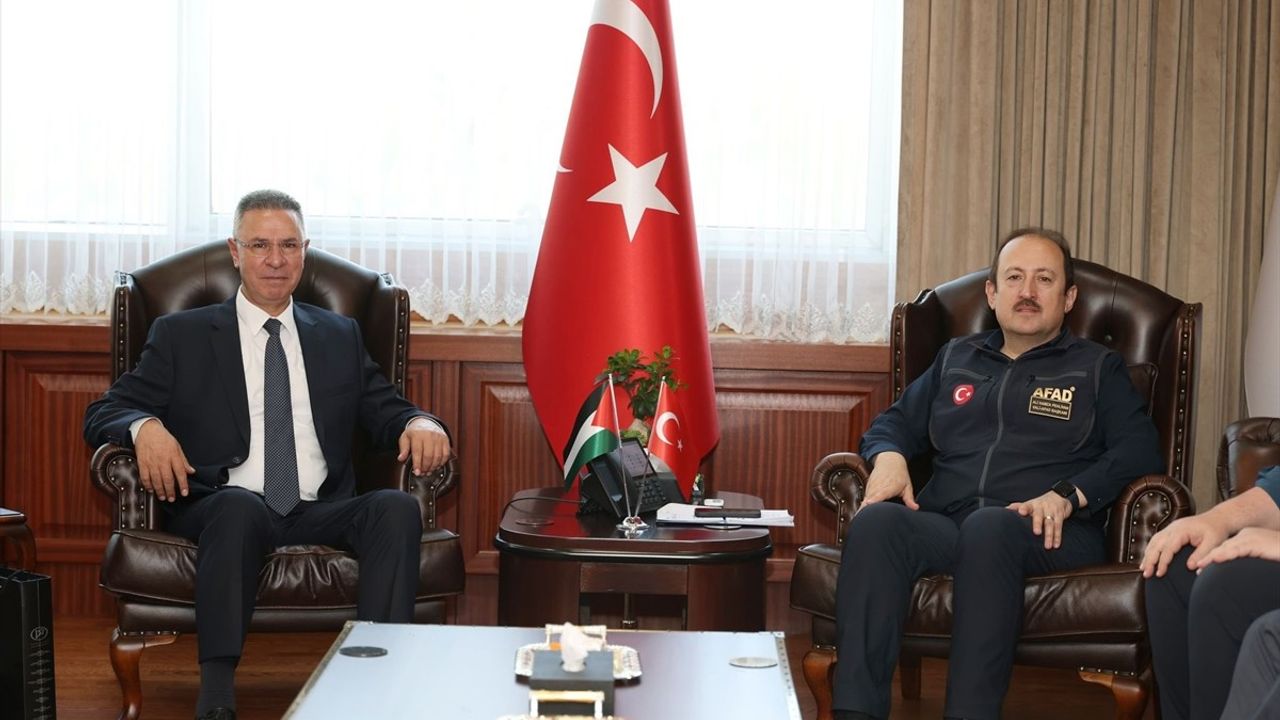 Türkiye, Filistin'e 102 Ton Yardım Malzemesi Gönderdi