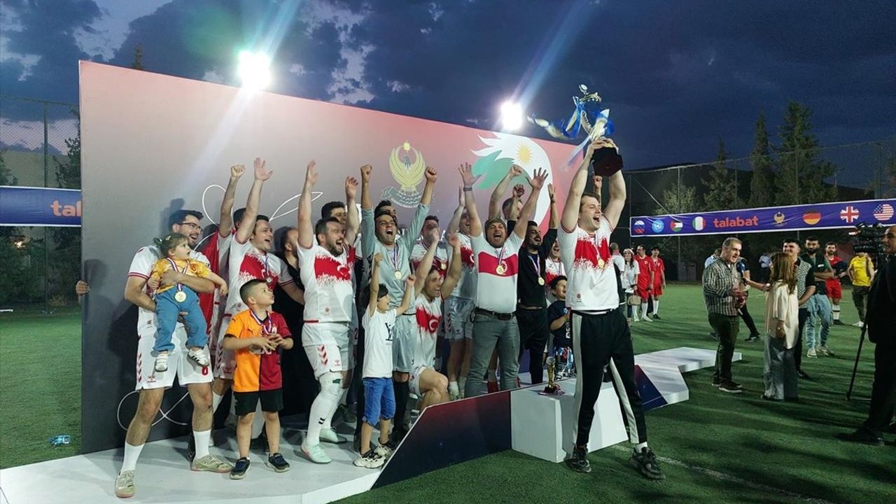 Türkiye'nin Erbil Başkonsolosluğu Futbol Turnuvasında Şampiyonluk Sevinci