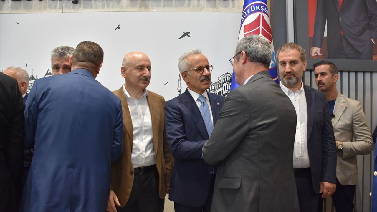 Ulaştırma Bakanı Uraloğlu Trabzon'da Kurban Bayramı Törenine Katıldı