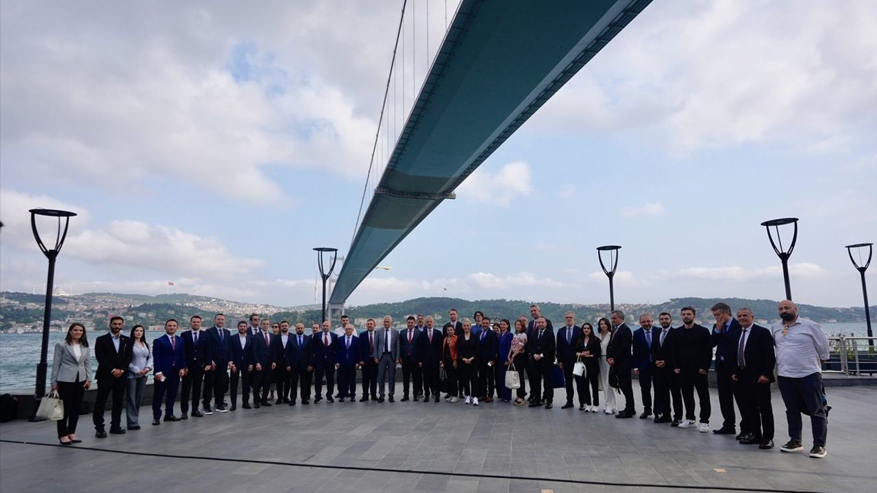 Ulaştırma ve Altyapı Bakanı Uraloğlu Ekonomi Basınıyla Bir Araya Geldi