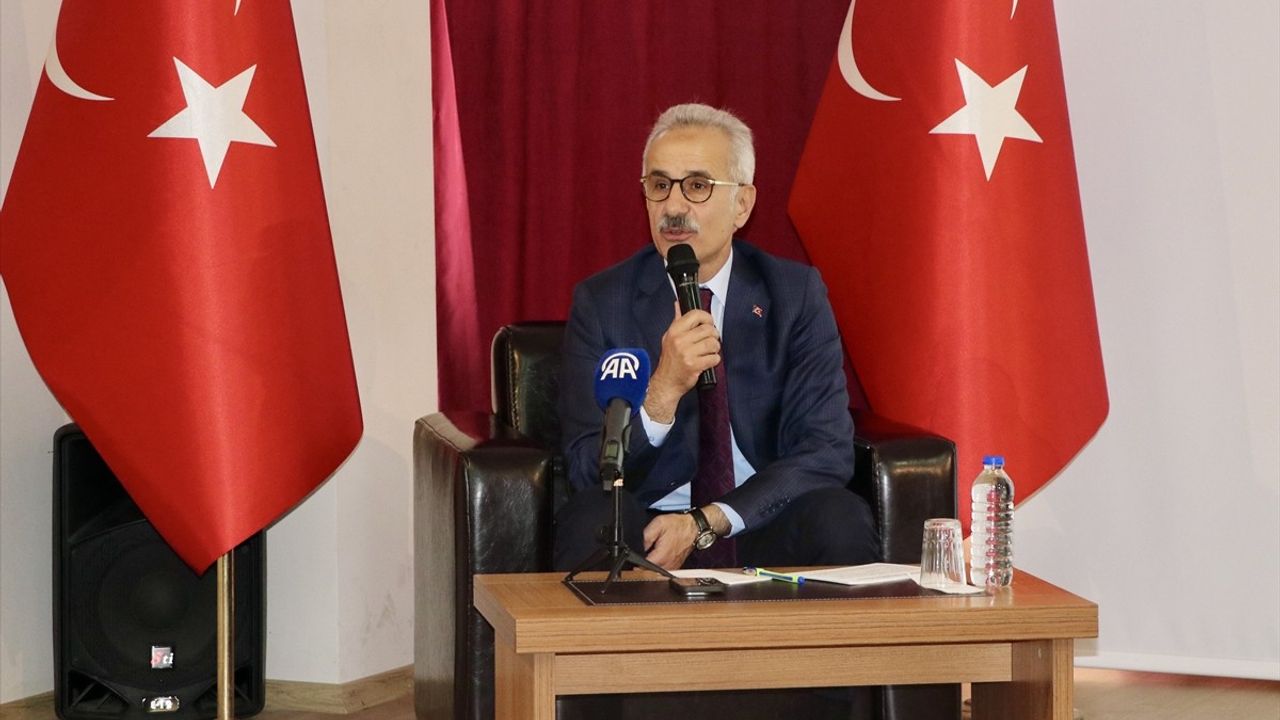 Ulaştırma ve Altyapı Bakanı Uraloğlu Trabzon'da