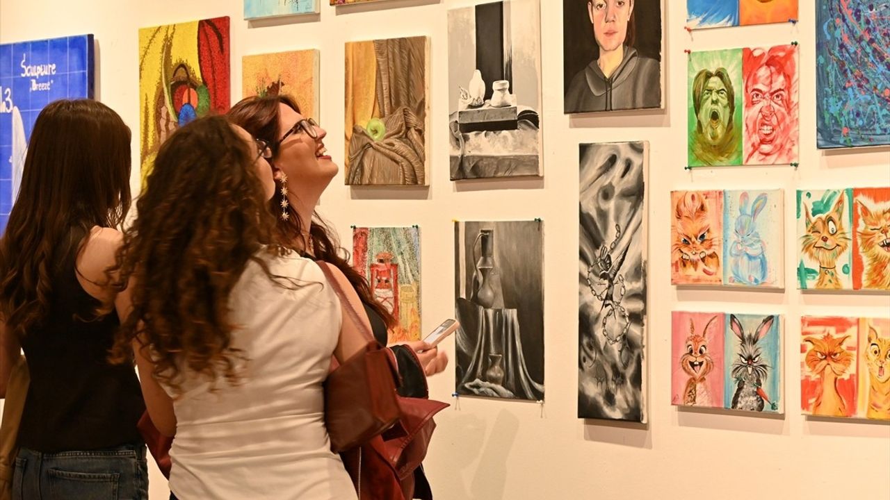 Uluslararası Balkan Üniversitesi'nde 15. Geleneksel Öğrenci Sergisi