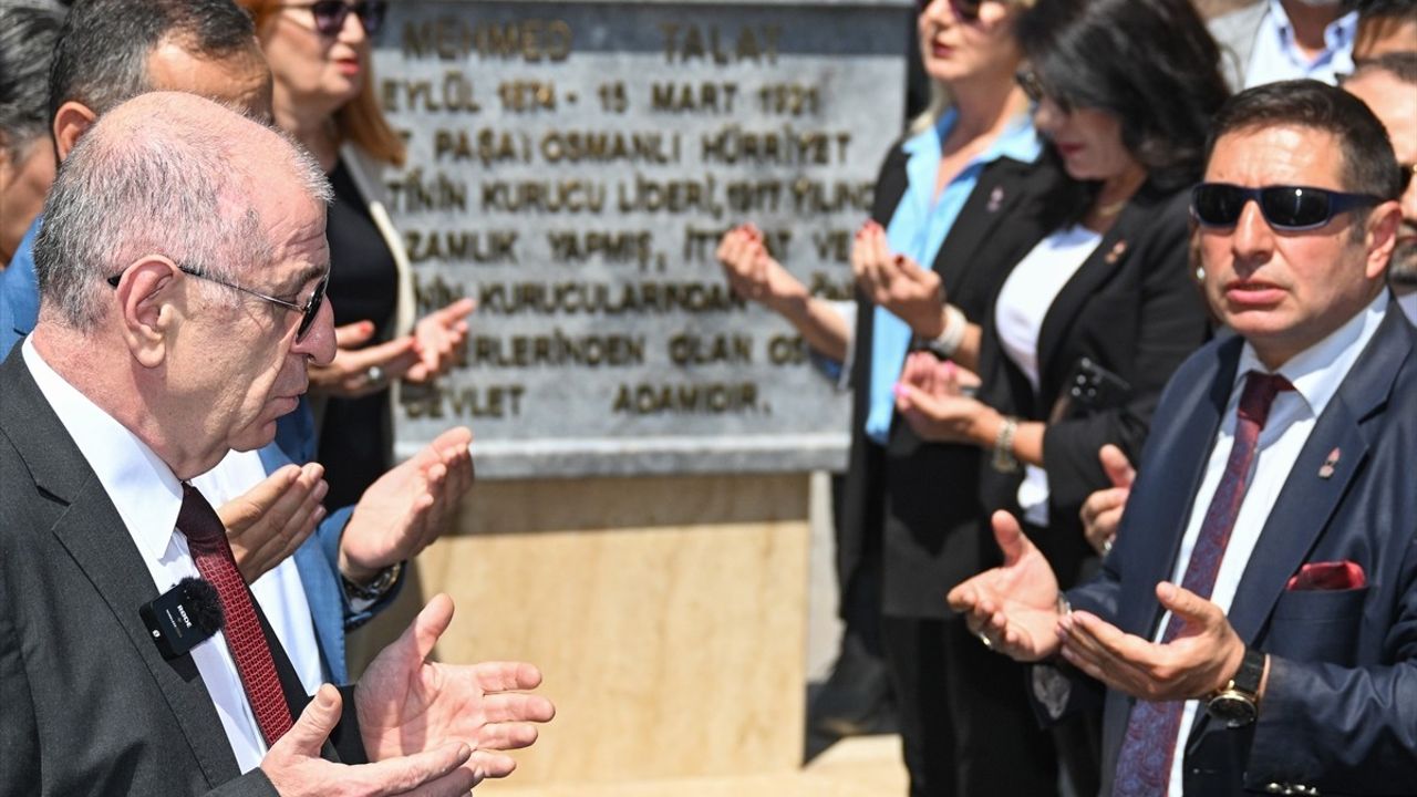 Ümit Özdağ Talat Paşa Anıtı'nı Ziyaret Etti