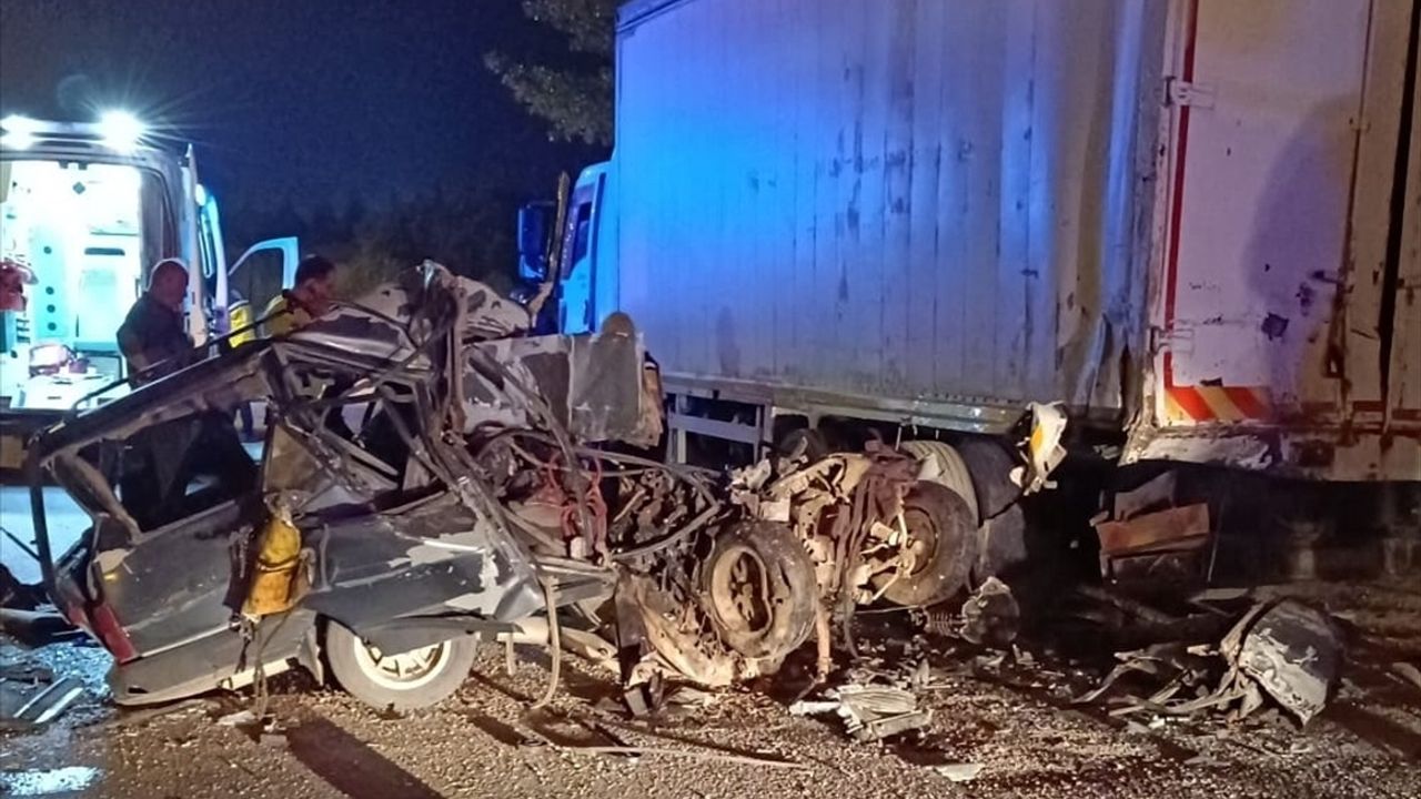 Uşak'ta Trafik Kazası: Automobil Sürücüsü Hayatını Kaybetti