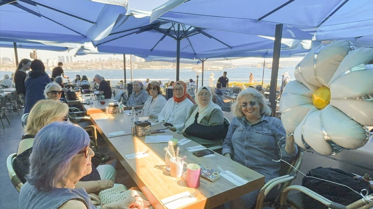 Üsküdar'da Kanser Hastaları ve Yakınları Dayanışma Etkinliğinde Bir Araya Geldi