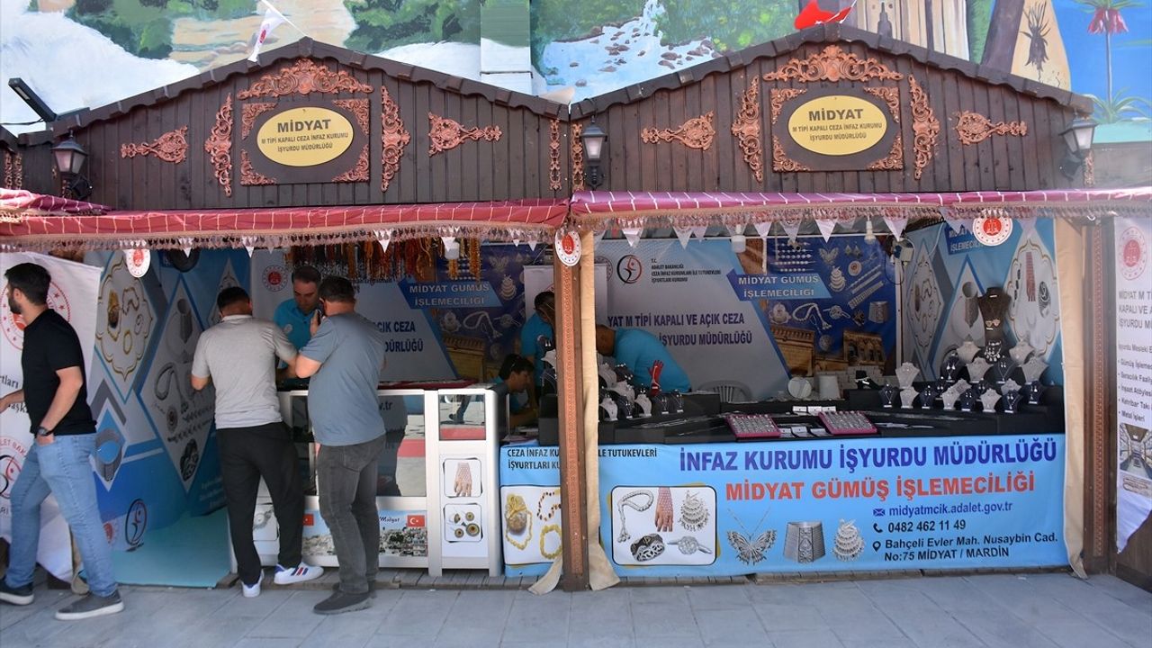 Van'da İşyurtları Ürün ve El Sanatları Fuarı Devam Ediyor