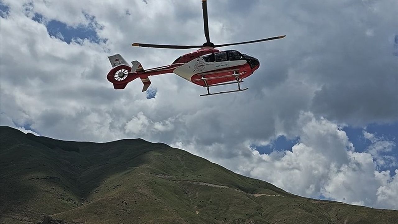 Van'da Solunum Sıkıntısı Çeken Hasta Ambulans Helikopterle Hastaneye Sevk Edildi