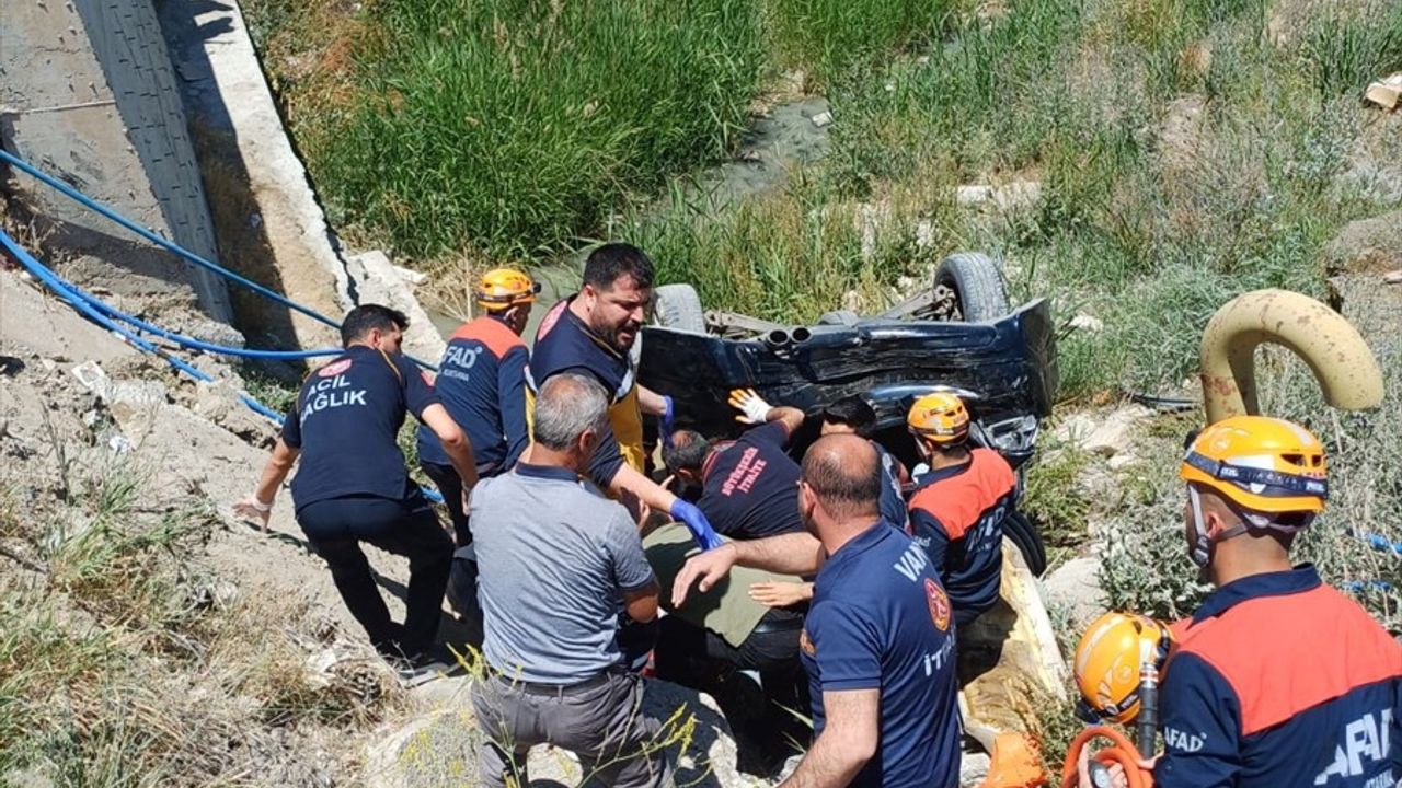 Van'da Trafik Kazası: 5 Yaralı