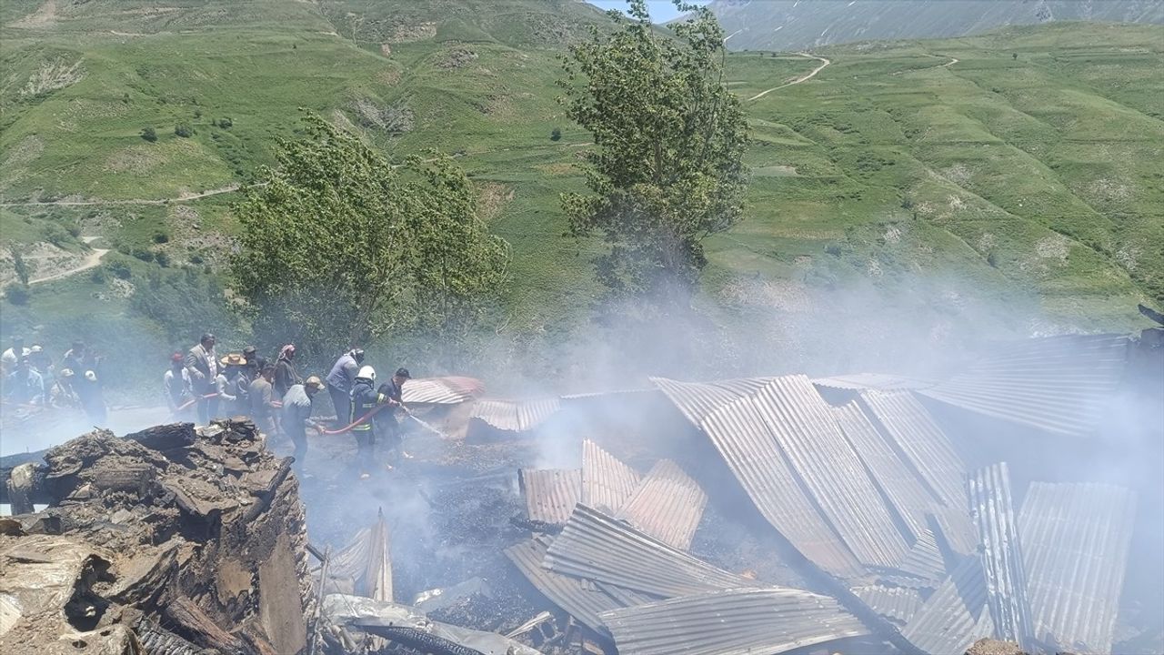 Van'da Yangın Faciası: 14 Yaşındaki Çocuk Hayatını Kaybetti