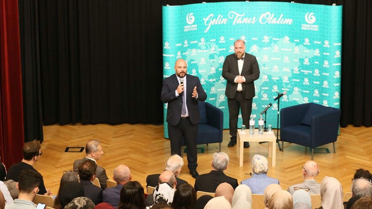 Viyana'da Doğu ile Batı Arasında Kültürel Konferans