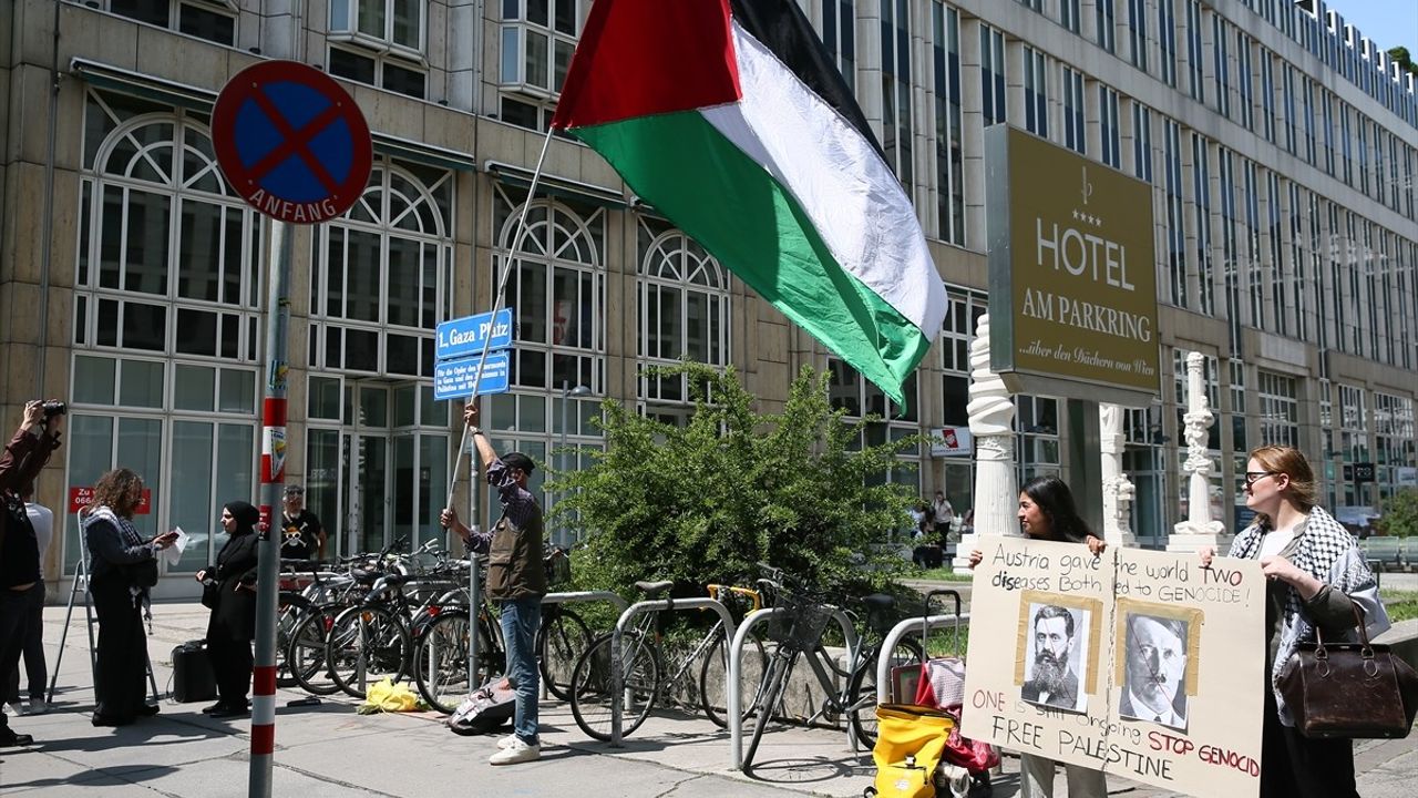 Viyana'da Theodor Herzl Meydanı'na Gazze İsimli Protesto