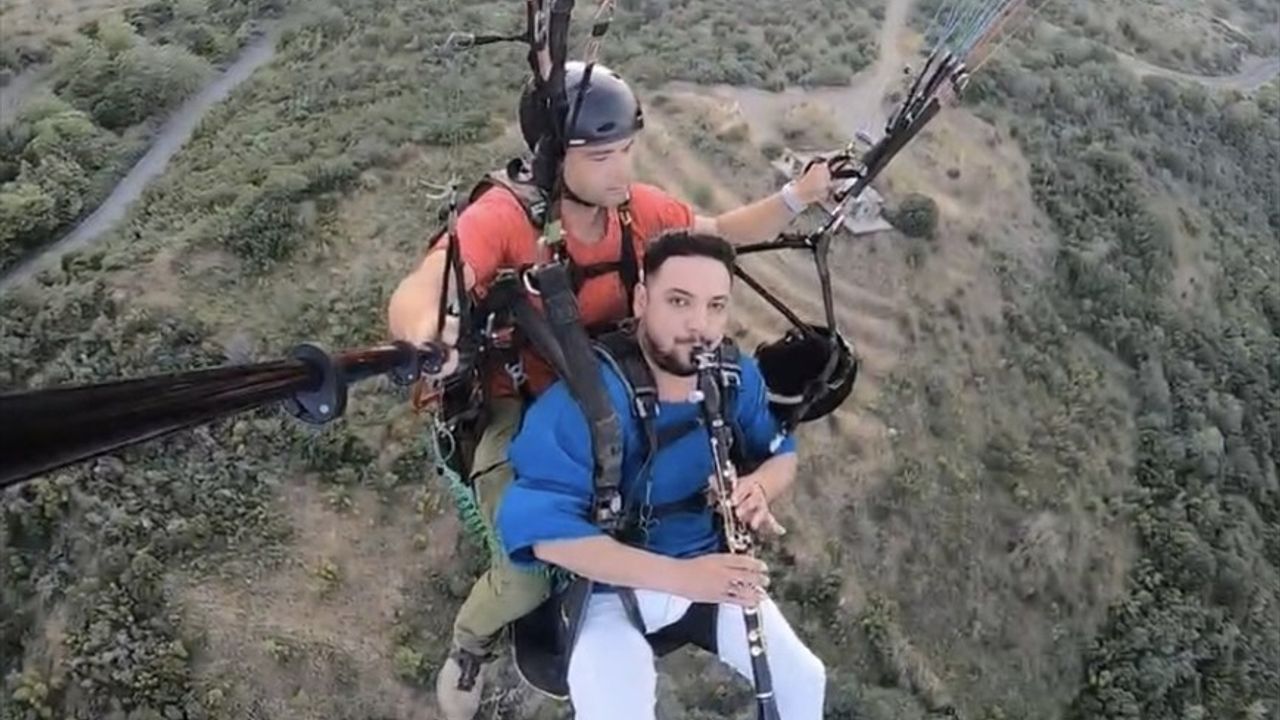 Yamaç Paraşütü Deneyiminde Klarnet Performansı