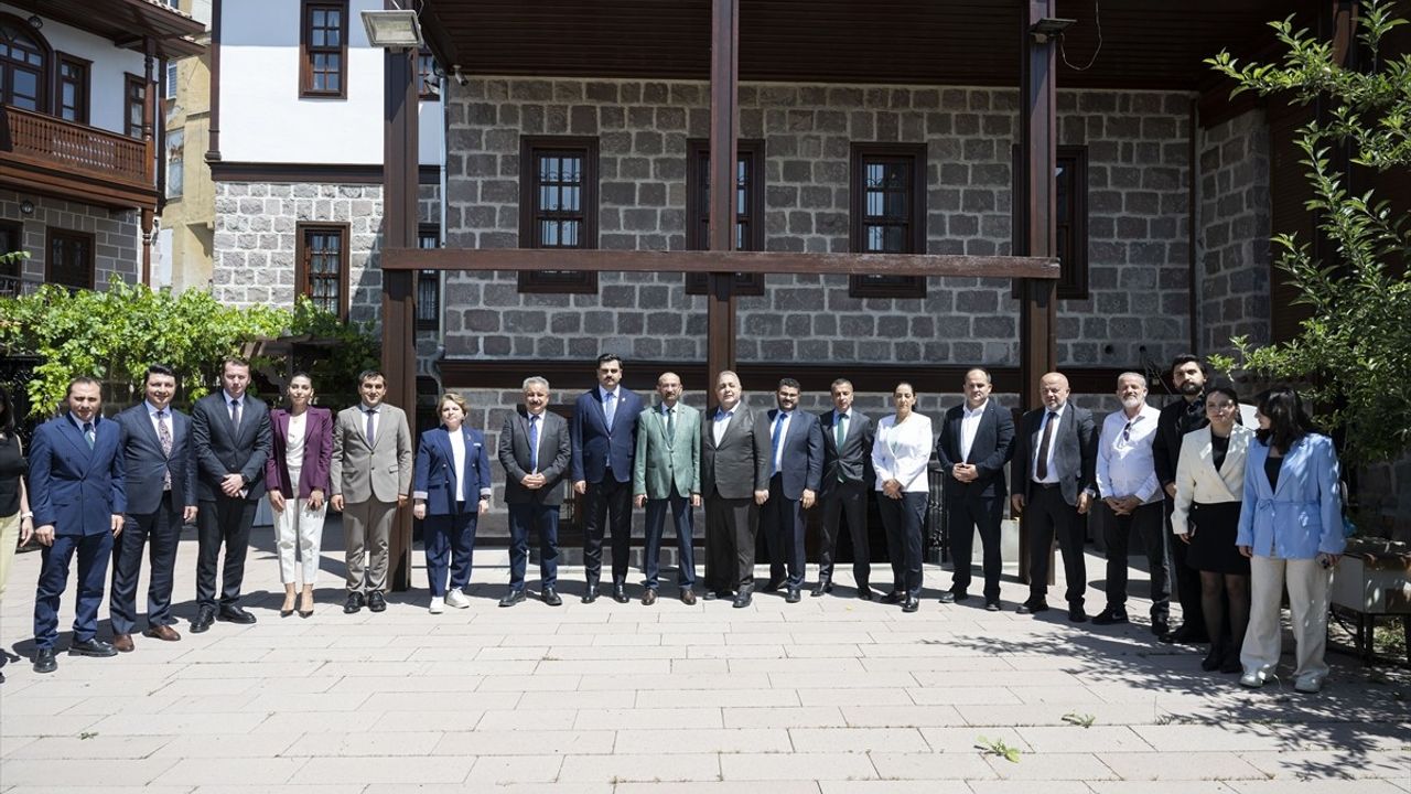Yeni Anayasa Çalışmaları ve Yolsuzluk Gündemi