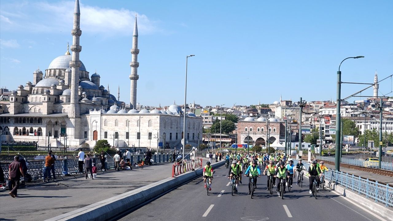 Yeşilay Bisiklet Turu İstanbul'da Sağlıklı Yaşam İçin Pedal Çevirildi
