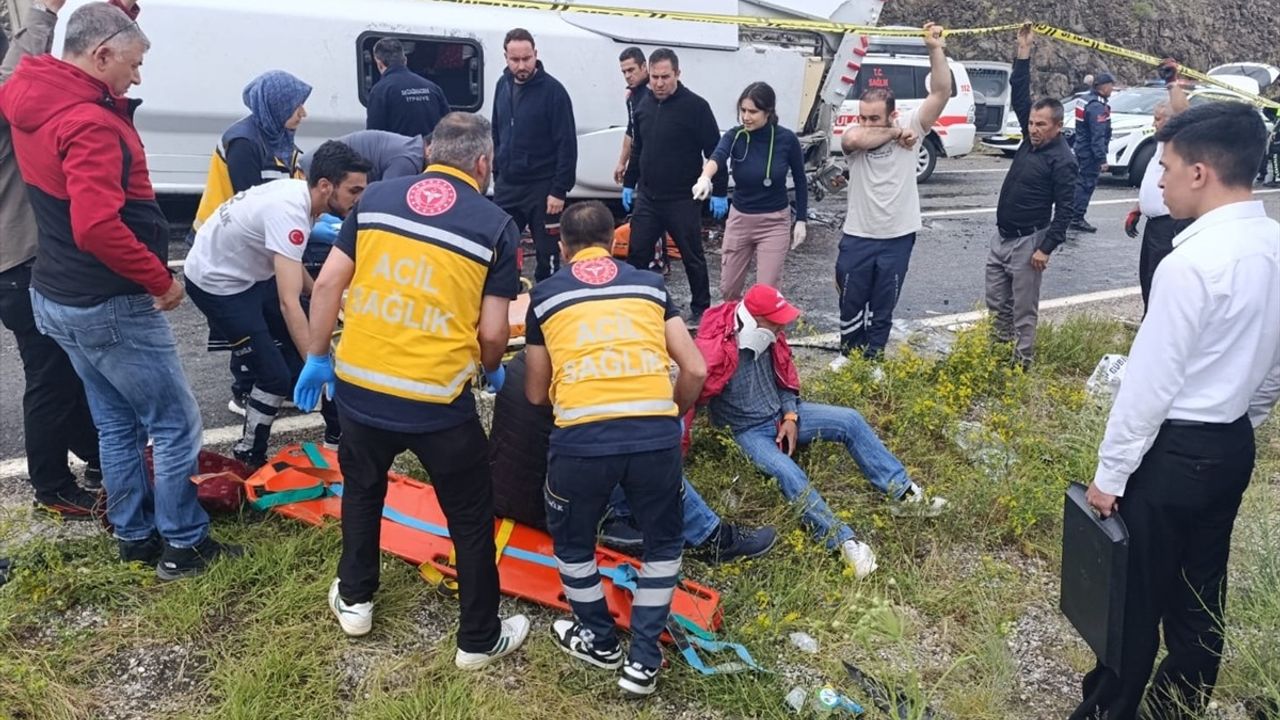 Yozgat'ta Midibüs Devrildi: İki Ölü, On Beş Yaralı