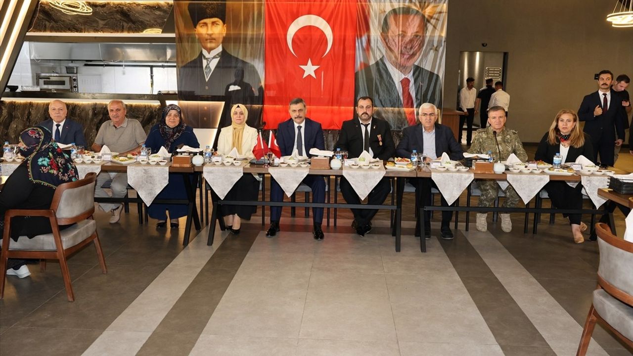 15 Temmuz Anısına Şehit ve Gazi Ailelerine İftar Programı Düzenlendi