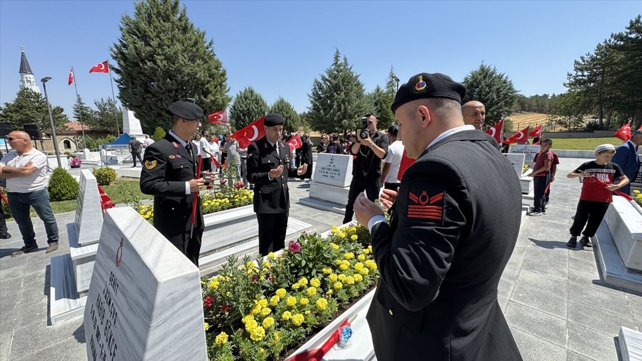 15 Temmuz'da Şehitlikler Ziyaret Edildi