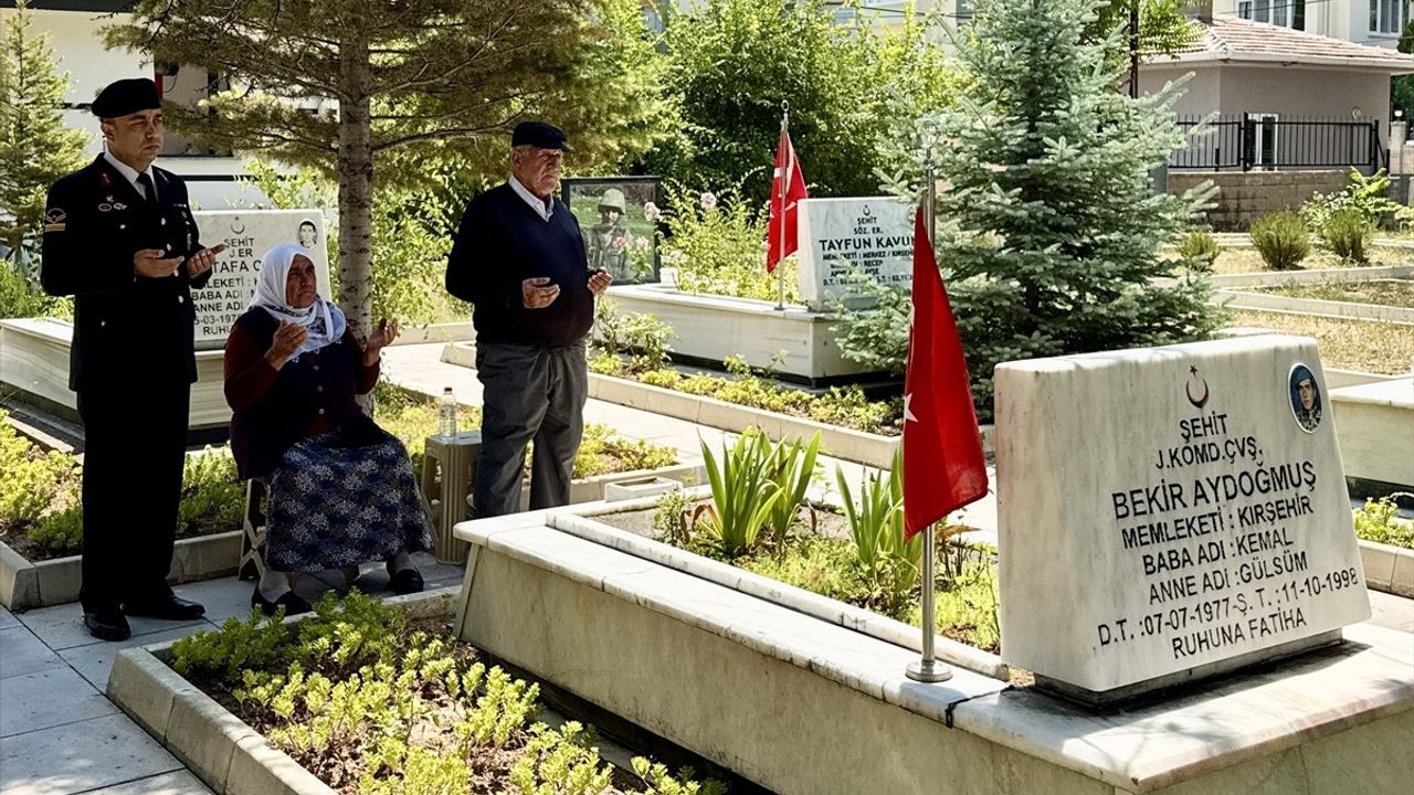 15 Temmuz'da Şehitlikler Ziyaret Edildi
