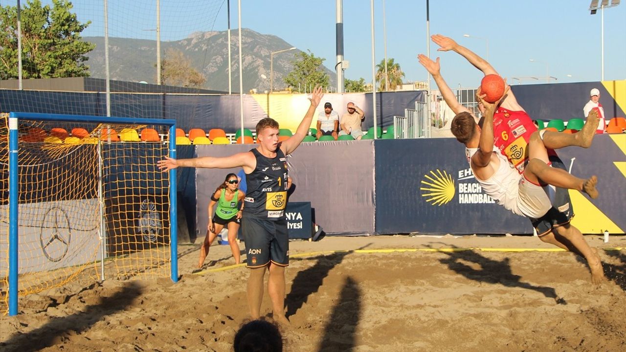 17 Yaş Altı EHF Avrupa Plaj Hentbolu Şampiyonası Antalya'da Devam Ediyor