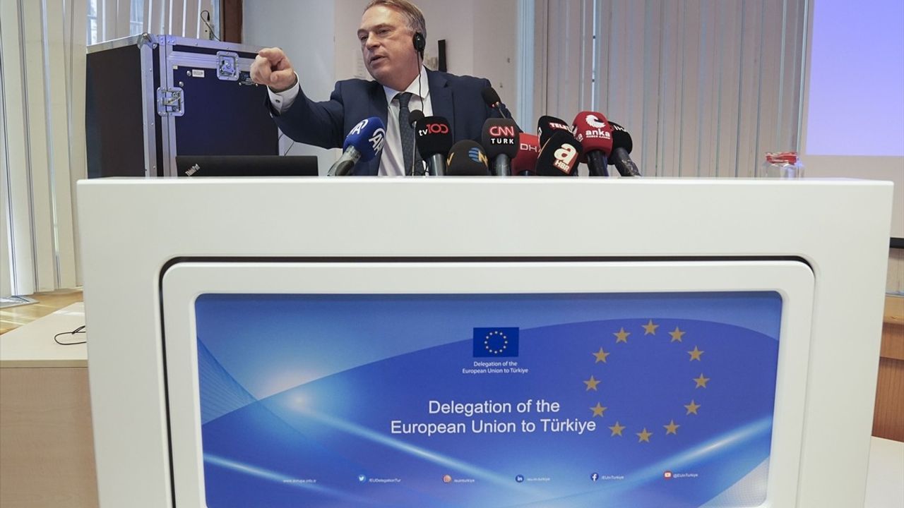 AB Türkiye Delegasyonu'ndan Vize Serbestisi Açıklaması