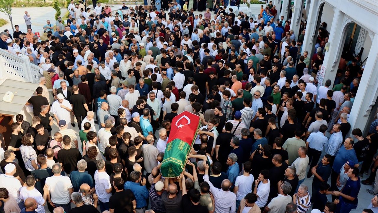 ABD'de Trafik Kazasında Hayatını Kaybeden Genç Balıkesir'de Defnedildi