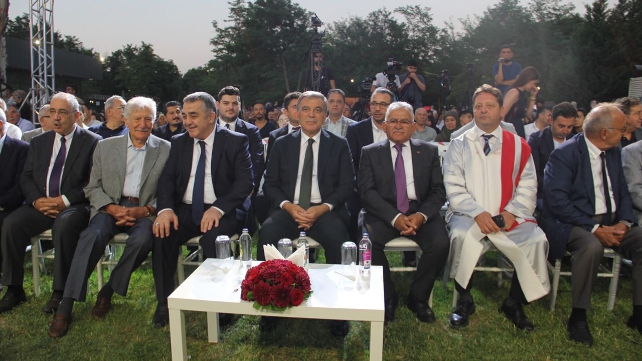 Abdullah Gül AGÜ Mezuniyet Törenine Katıldı
