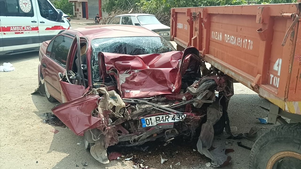 Adana'da Otomobil ve Traktör Çarpıştı: 2 Yaralı