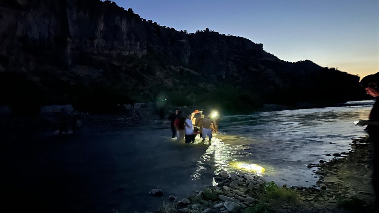 Adıyaman'da Genç Boğuldu: Serinlemek İçin Girdiği Çayda Kayboldu